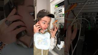 LES JEUNES QUI RÉPARENT UNE LIVEBOX🔌🤣humour shorts [upl. by Pattison]