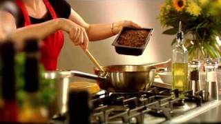 Quorn Spaghetti Bolognese Recipe with Vegetarian Mince [upl. by Dorrehs]