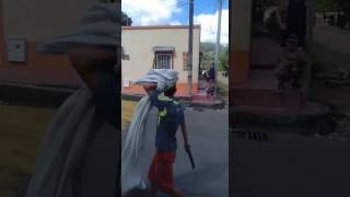 Policías son intimidados con machetes en el barrio La Gaviota [upl. by Goeselt]