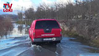 Toyota Hilux vs Nissan Navara water test [upl. by Donall522]