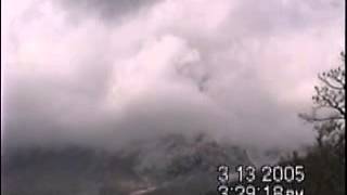 Flujo Piroclástico en el Volcán de Colima 13 de marzo de 2005 Video [upl. by Cecile]