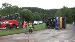 Tödlicher Unfall mit zwei Lkw bei A7Abfahrt in Gallneukirchen [upl. by Dorweiler]