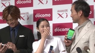 石原さとみ、渡辺謙、松坂桃李 囲み会見に登場！ NTTドコモ13年夏モデル発表会 [upl. by Larissa]