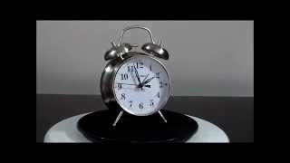 Westclox Big Ben 70010 Extra Loud Twin Bell Battery Operated Alarm Clock [upl. by Oruam578]