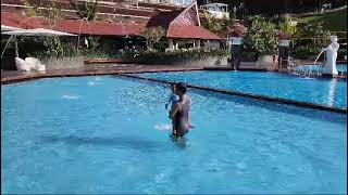 Abid digendong Baba di dalam kolam Hotel Niagara Parapat [upl. by Macey874]