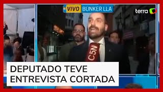 Eduardo Bolsonaro é cortado ao defender armas em TV argentina Por isso tiraram o pai dele [upl. by Ohl]