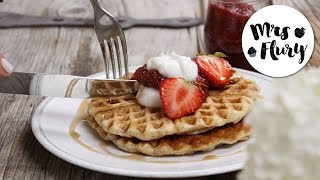 Sensationelle Waffeln mit Banane  vegan und super lecker [upl. by Shushan]