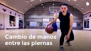 Cómo hacer un cambio de mano entre las piernas  Baloncesto [upl. by Madalyn197]