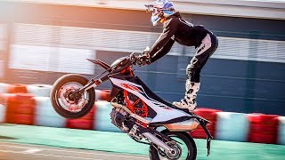 THE NEW KTM 690 SMC R A TRUE SUPERMOTO  SUPERMOFOOLS [upl. by Cran]