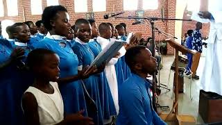 indirmbo zo gutura Akira utukuzwe amp tugutuye ubuzima by chorale kristu umwami BUTETE [upl. by Artenra]