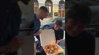 Pizza da Vincenzo Capuano a Torino per Antonio Conte “Forza Napoli” 😍 [upl. by Oderfla]