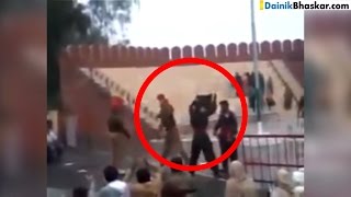 Shocking India Pakistan Soldiers Fight During Ceremony At Border [upl. by Eidlog]