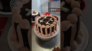 como decorar una torta de chocolate super fácil [upl. by Brena]