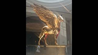 파라다이스 시티 로비 작품 데미언 허스트의 골든 레전드 Golden Legend by Damien Hirst [upl. by Assenav]