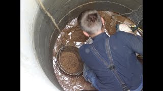 Ruční kopání studny  hand digging a well [upl. by Anuait]