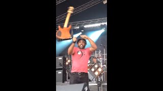 😍 Victor Wooten bass juggling [upl. by Irtemed]