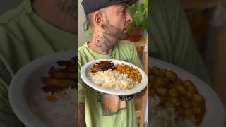 Almoço vegano simples com arroz strogonoff de grão de bico e batata doce assada 🤍 [upl. by Rosenfeld]