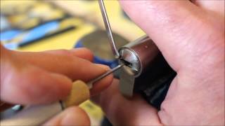 Crochetage lockpicking Dom IX6 KG Face B [upl. by Pax]