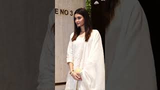 Diana Penty spotted at Manish Malhotra’s for Ganpati Darshan viralvideo ganeshchaturthi shorts [upl. by Zul]