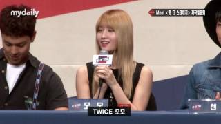 힛더스Hit The Stage 트와이스 모모TWICE MOMO quot소녀시대 효연SNSD Hyoyeon 중학생때부터 팬quot MD동영상 [upl. by Zoarah]