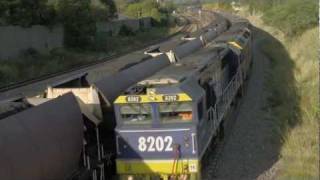 Coal Trains Cross in NSW  82 Class amp G Class Locomotives [upl. by Furiya]