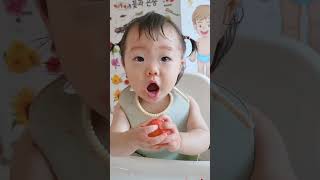 아기 자두 먹방 ㅣ자두는 통째 먹어야 제맛 koreanmukbanger cutebabymukbang [upl. by Nella]