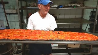 Pizza meravigliosa cotta in un Forno a Legna di 100 anni fa  Iscriviti Romafood Street food Italia [upl. by Curzon]