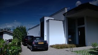 Moergestel Brandstichting Porsche Cayenne en Mini Cooper aan het Coolhof [upl. by Dianuj]