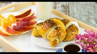 Croissante cu gem de caise – o bunătate de rețetă de îți lasă gura apă  SavurosTV [upl. by Kattie]