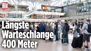 FlughafenChaos zum Ferienbeginn – Schlangen mehrere 100 Meter lang [upl. by Enyaz]