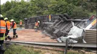 12092012 Hängerzug auf A45 umgestürzt  Vollsperrung WilnsdorfNRW [upl. by Leivad]