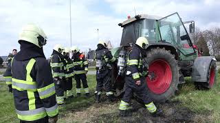 Tractor vliegt in brand op Quatrebras [upl. by Aritak]