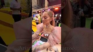 Ariana Grande DRAWS tattoos for fans at wicked premiere [upl. by Sibyl]