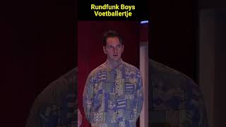 Voetballertje  Rundfunk Boys Wachstumsschmerzen kabaret standupcomedy grappig comedy shorts [upl. by Ahsitnauq802]