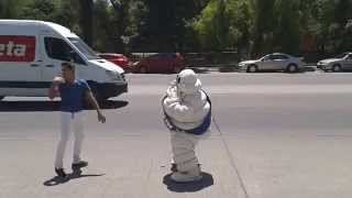 Bibendum de Michelin bailando [upl. by Wylma]