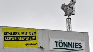 Greenpeace demonstriert bei Tönnies gegen Schlachtbetrieb [upl. by Wade]