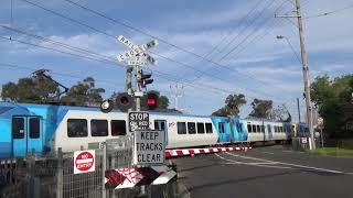 Bedford Rd Level Crossing Ringwood [upl. by Elatsyrk]