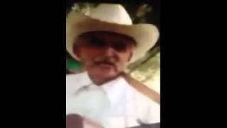 Viejito grosero cantando quotcorrido de cojer gallina [upl. by Attlee]