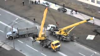 Crane accidents caught on tape 2013 Fail Crane accidents caught on tape Fail accident 2013 [upl. by Veal]