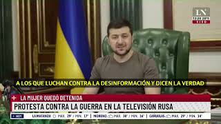 Periodista rusa interrumpió en un canal pidiendo por la paz [upl. by Ahsilahs]