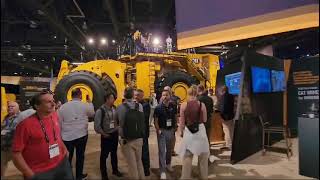 Recorrido por el stand de Caterpillar en MINExpo 2024 [upl. by Airdua872]