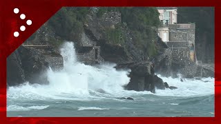 Maltempo in Liguria attesa mareggiata a Recco si alzano le onde sul Golfo Paradiso [upl. by Ignacia]