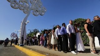 Pobres y extranjeros se casan en boda masiva de Nicaragua [upl. by Olodort]