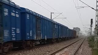 18 wagons freight train WAG9H electric engine honking indianrailwayshighspeedtrain freighttrain [upl. by Annoyed815]