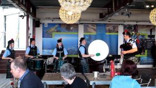 Doedelzak speler met drums 1822012 Happy Birthday [upl. by Auvil]