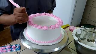 Cómo decorar una torta con chantilly [upl. by Eleon]