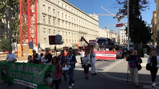 Kinderschutz Demo vorm Landesgericht für Strafsachen  Wien 592023 [upl. by Crescen]