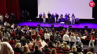 Les fans de lunivers Kenny Ortega font un flashmob durant la convention Back To The Musical World [upl. by Tega]