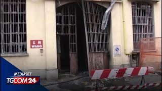 Milano incendio in un magazzino morti tre cinesi [upl. by Yesak]