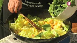 Na Pilar ens cuina unes tradicionals sopes mallorquines [upl. by Ahsaet]